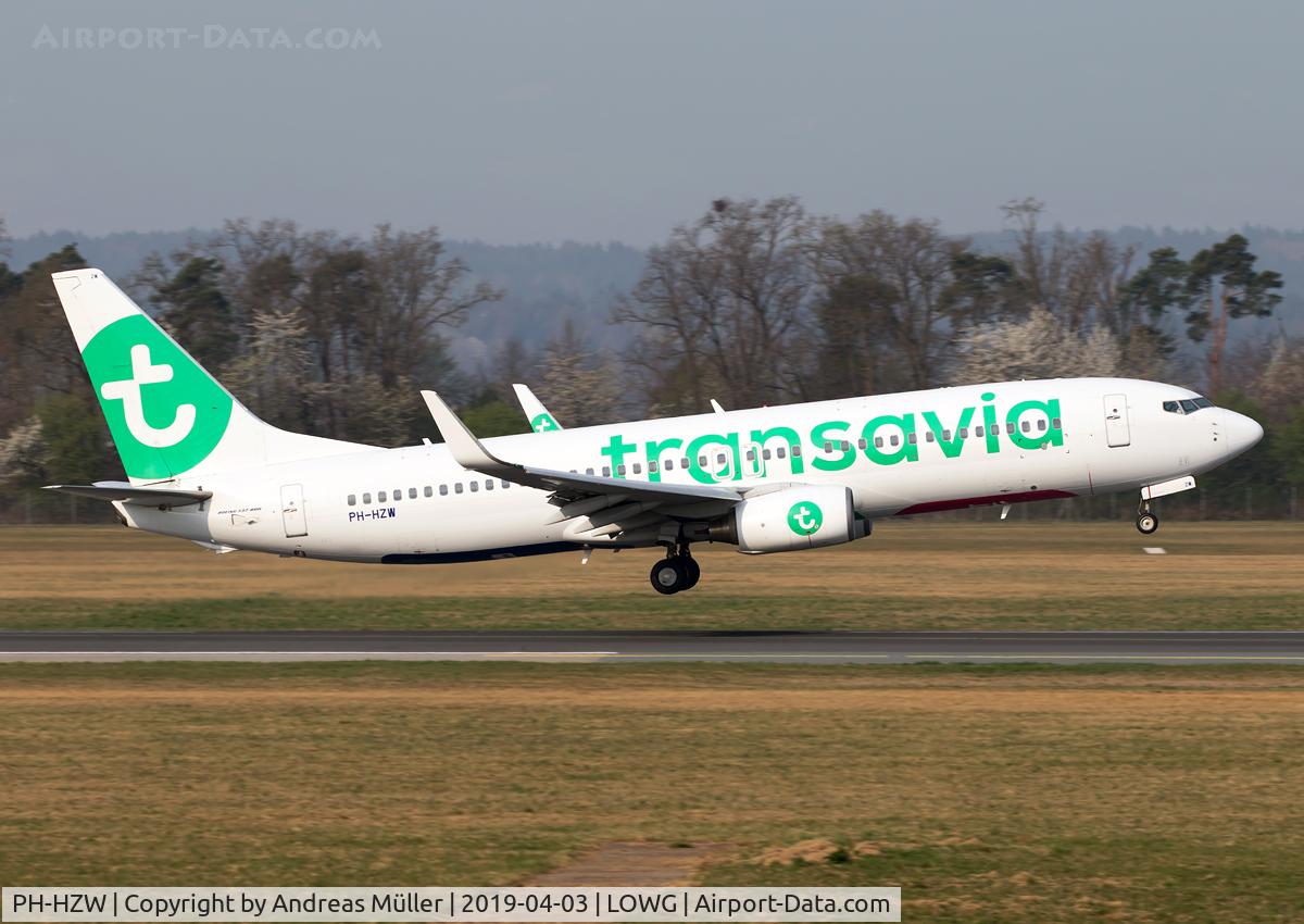 PH-HZW, 2002 Boeing 737-8K2 C/N 29345, Training session in GRZ.