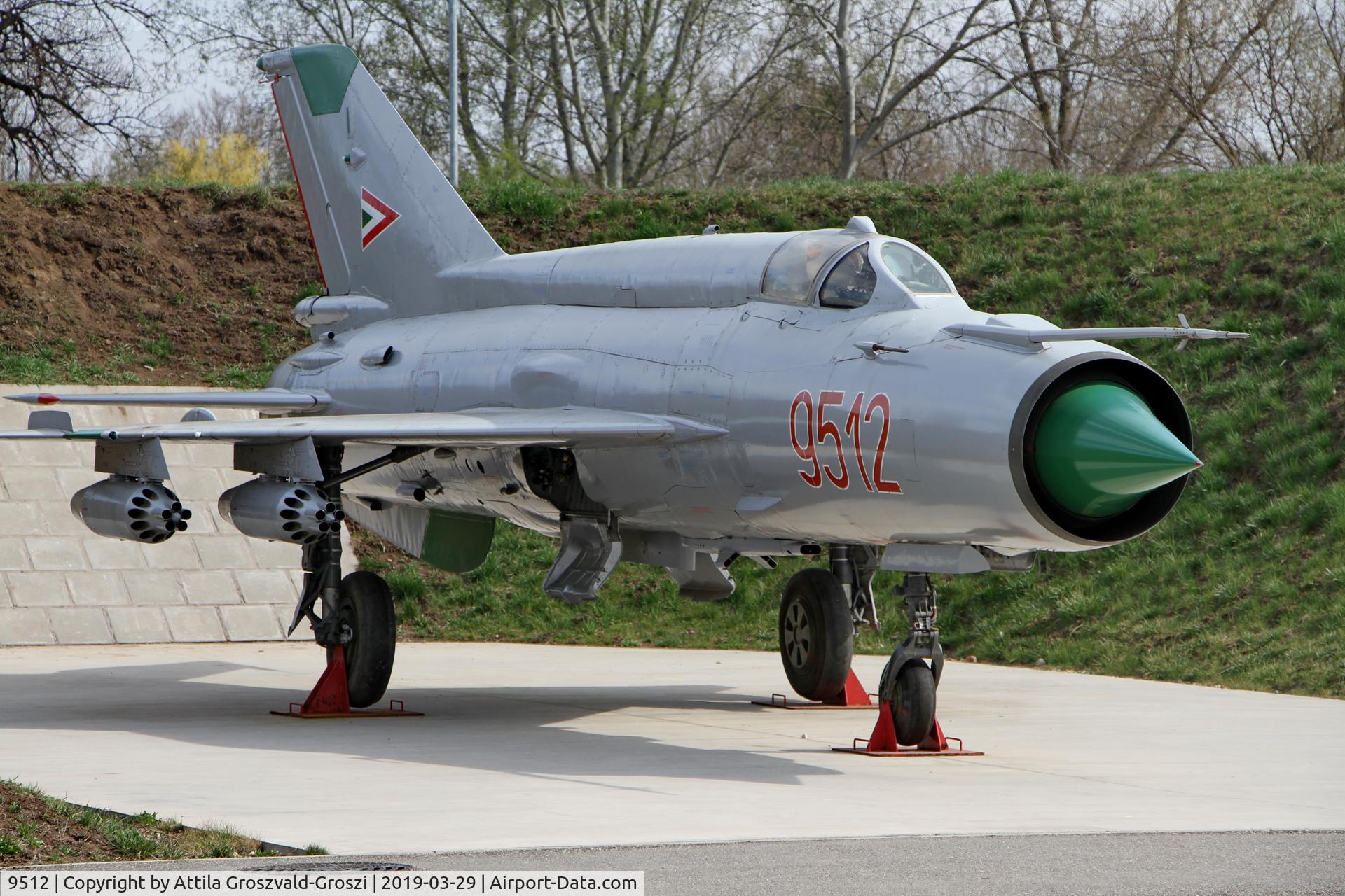 9512, 1974 Mikoyan-Gurevich MiG-21MF C/N 969512, RepTár. Szolnok aviation history museum, Hungary
