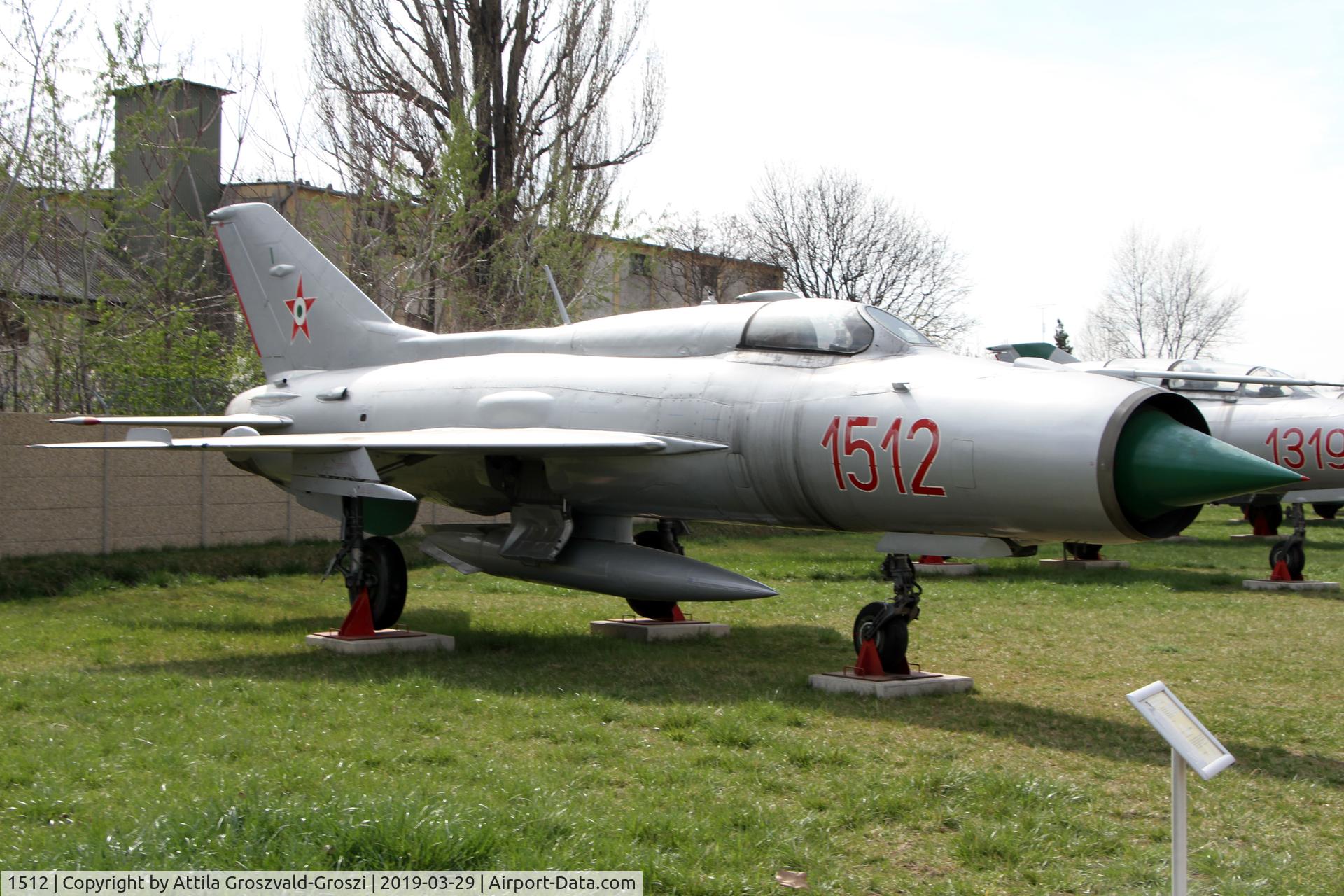1512, 1965 Mikoyan-Gurevich MiG-21PF C/N 761512, RepTár. Szolnok aviation history museum, Hungary