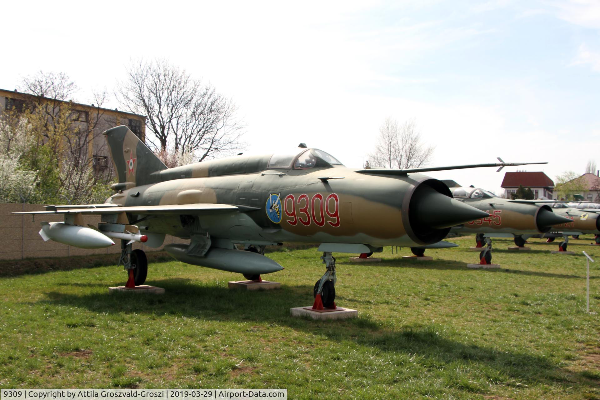 9309, 1974 Mikoyan-Gurevich MiG-21MF C/N 969309, RepTár. Szolnok aviation history museum, Hungary