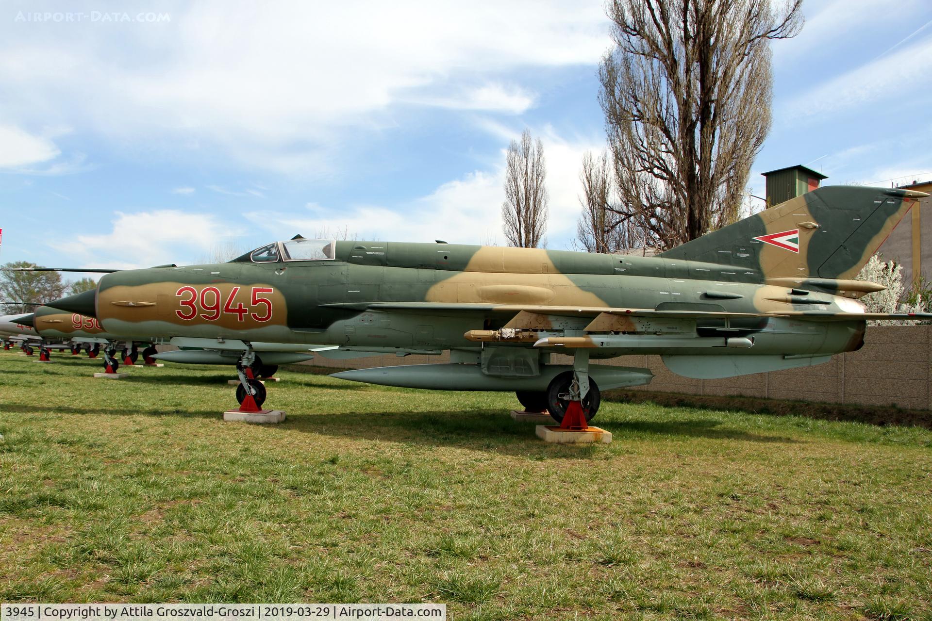 3945, 1975 Mikoyan-Gurevich MiG-21bis C/N N75033945, RepTár. Szolnok aviation history museum, Hungary