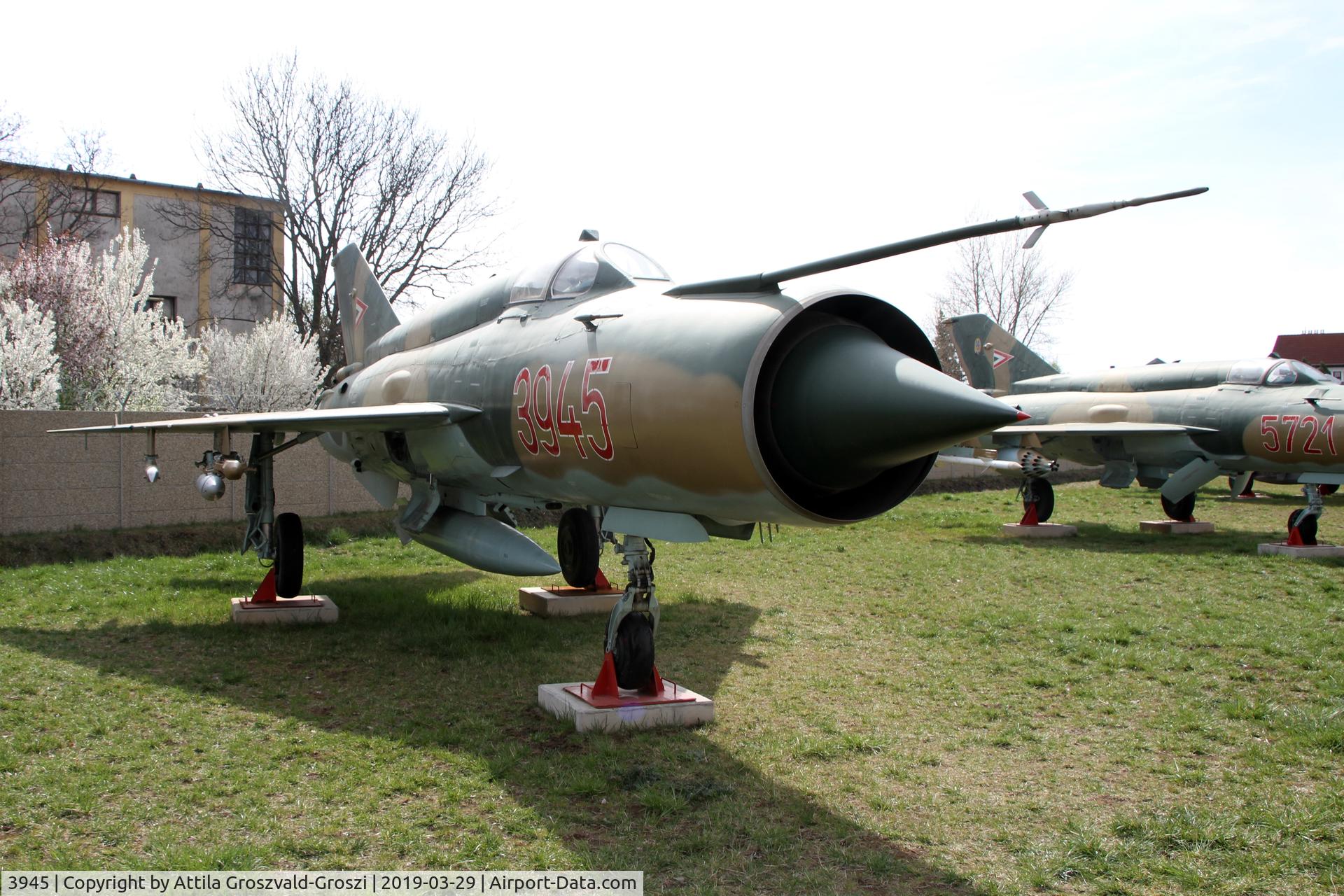 3945, 1975 Mikoyan-Gurevich MiG-21bis C/N N75033945, RepTár. Szolnok aviation history museum, Hungary