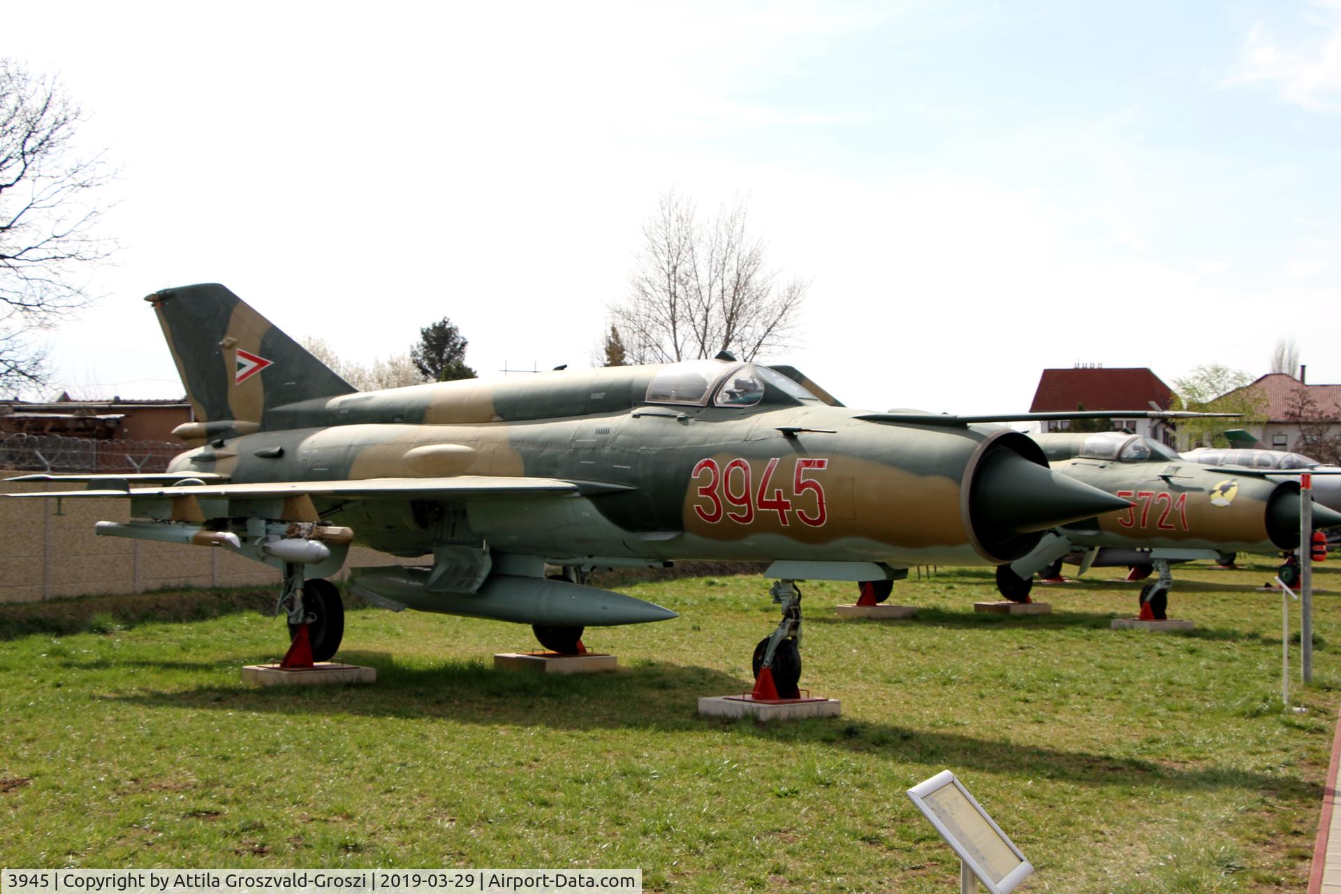 3945, 1975 Mikoyan-Gurevich MiG-21bis C/N N75033945, RepTár. Szolnok aviation history museum, Hungary