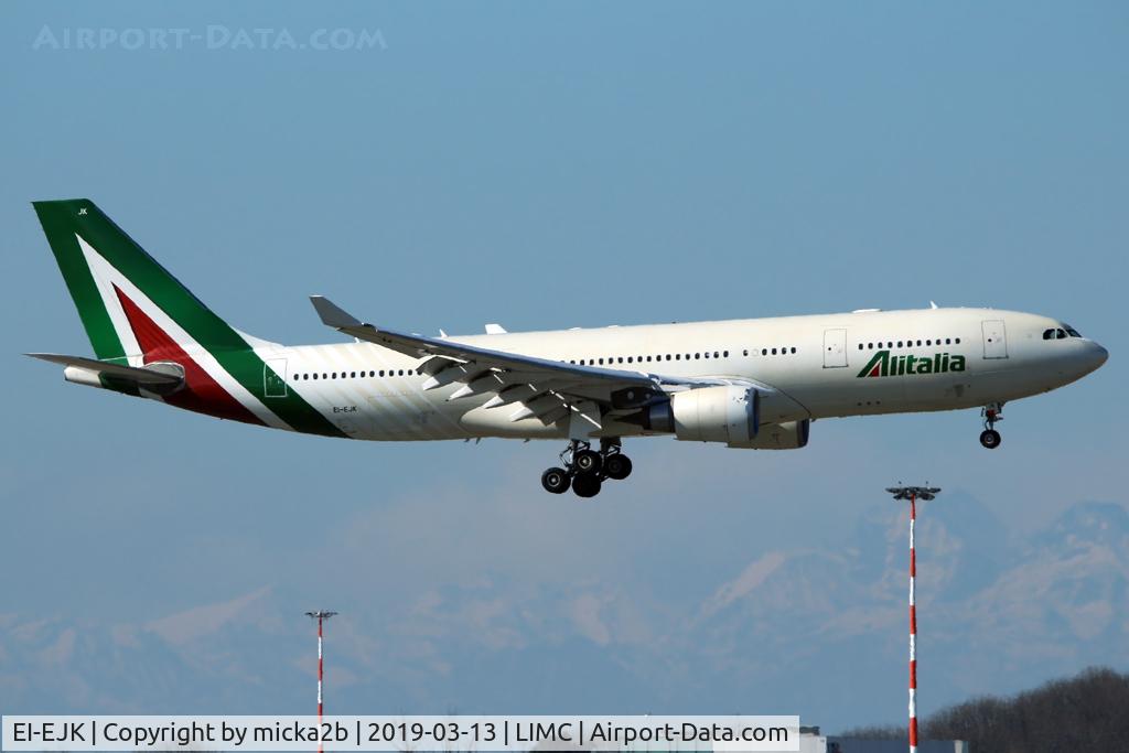 EI-EJK, 2011 Airbus A330-202 C/N 1252, Landing