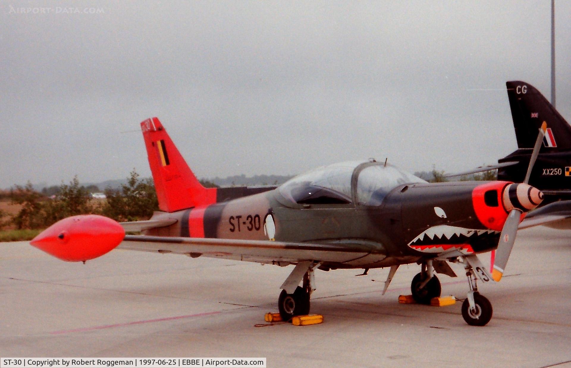 ST-30, SIAI-Marchetti SF-260MB C/N 10-30, OPEN DAY.