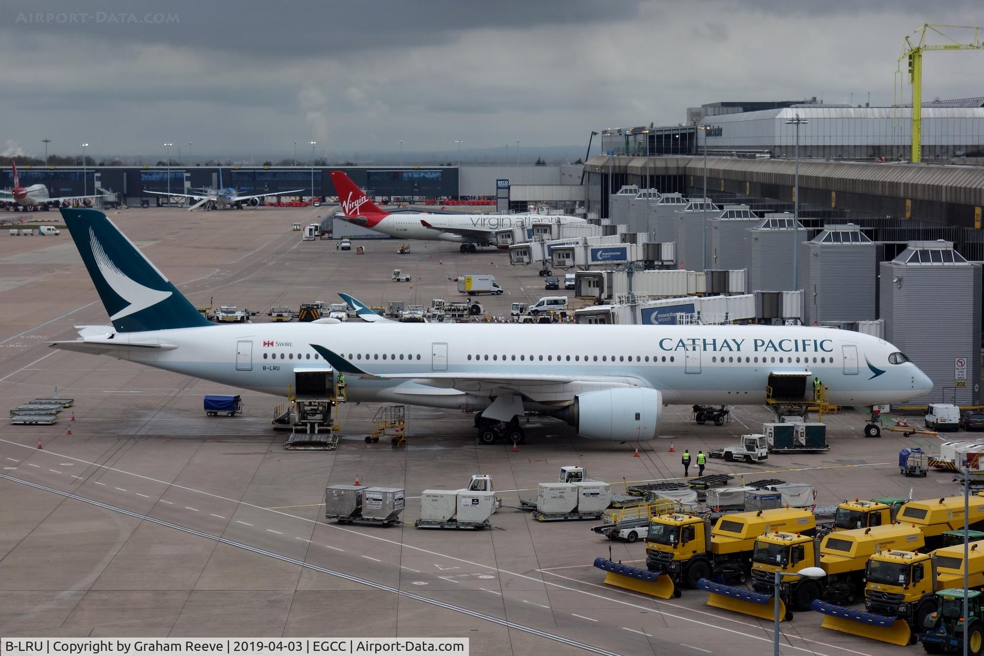 B-LRU, 2017 Airbus A350-941 C/N 148, On stand at Manchester.