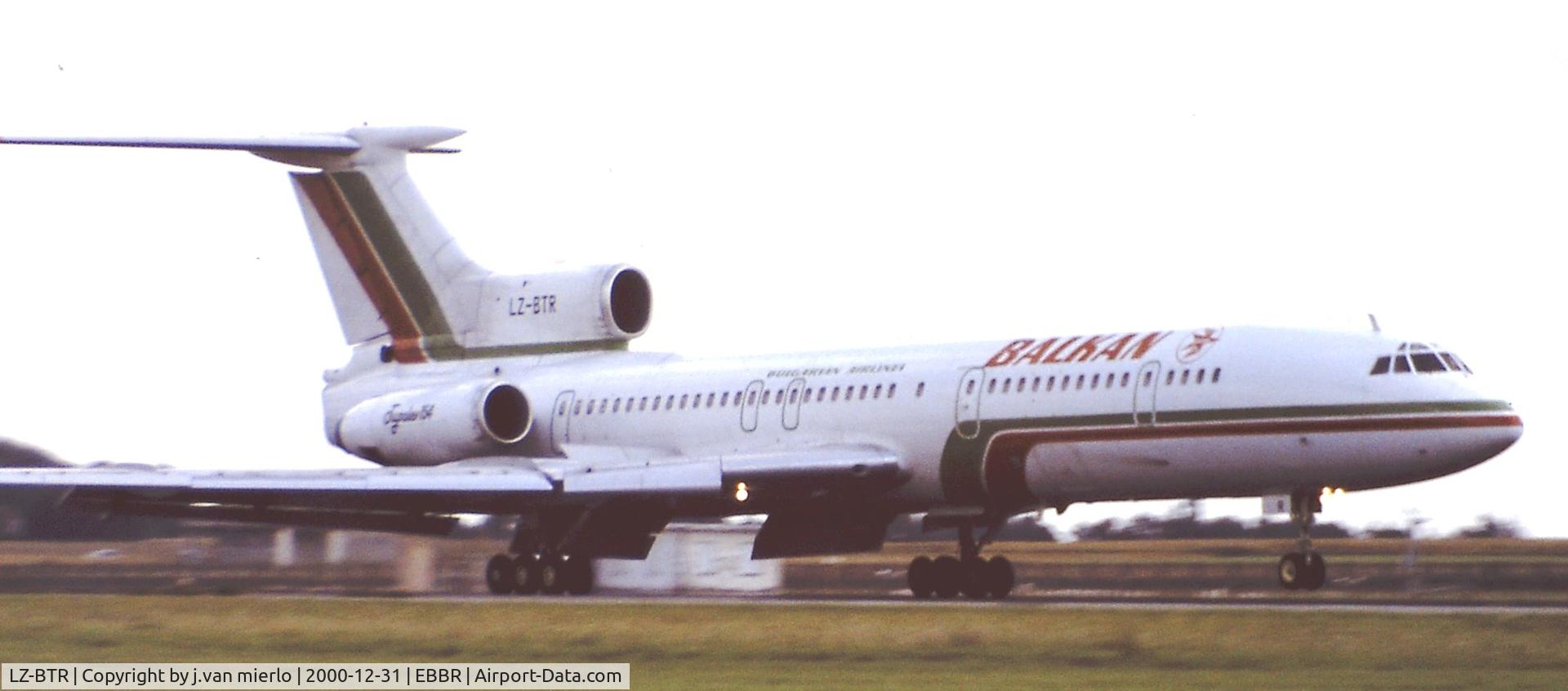 LZ-BTR, 1987 Tupolev Tu-154M C/N 87A760, Landing at Brussels 25L '80s
