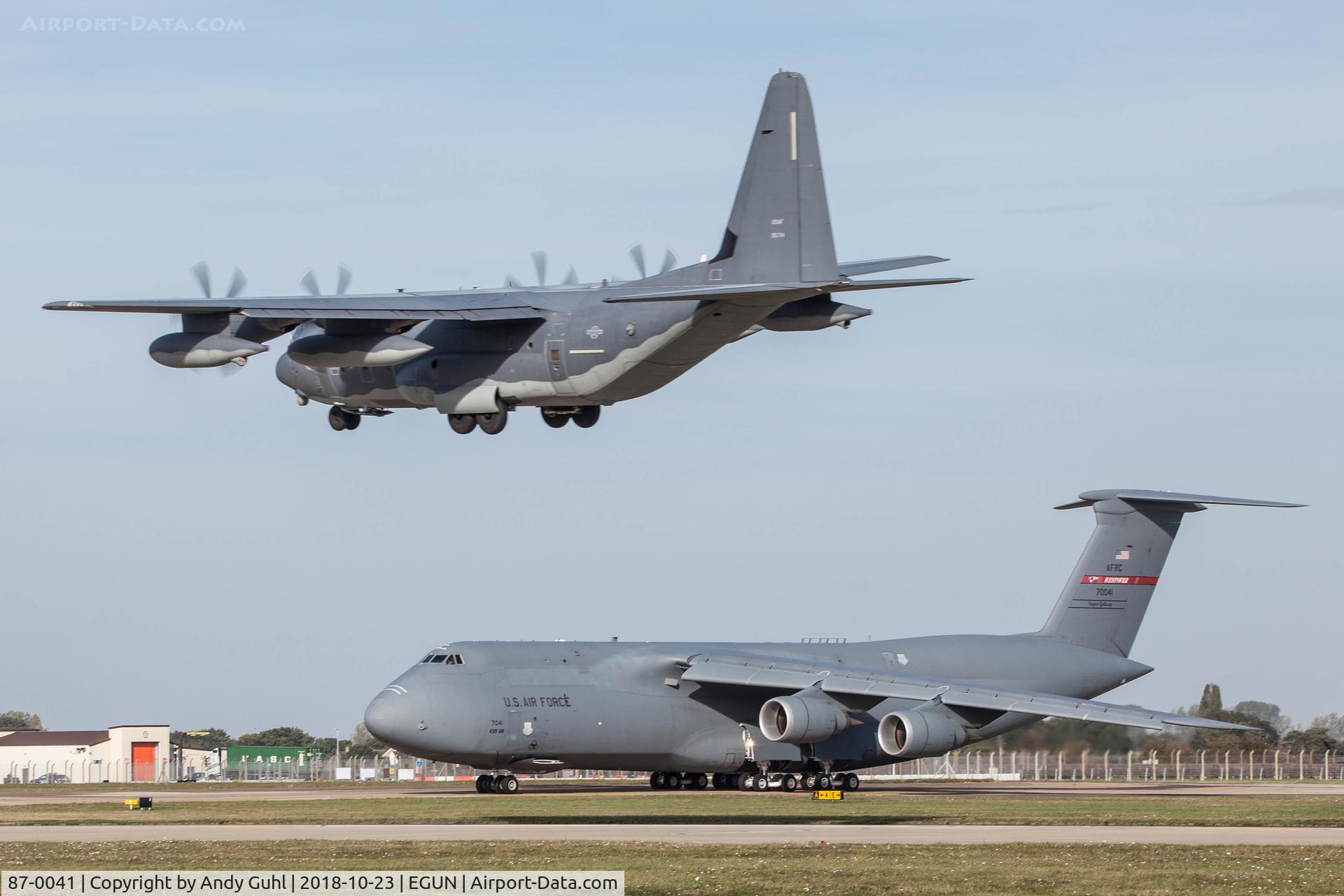 87-0041, 2013 Lockheed C-5M Super Galaxy C/N 500-0127, Crossing