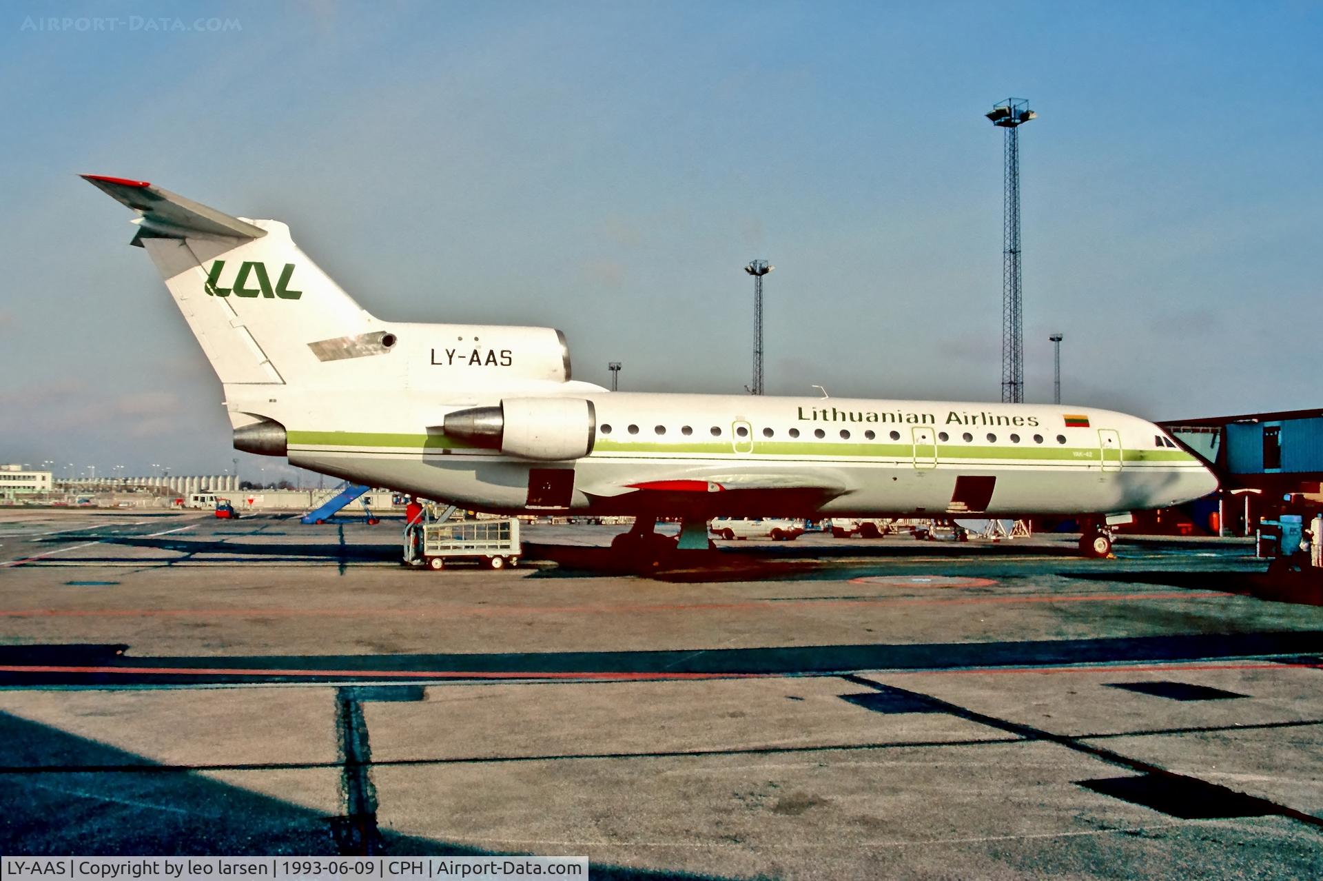 LY-AAS, 1988 Yakovlev Yak-42 C/N 4520421811395, Copenhagen 9.6.1993
