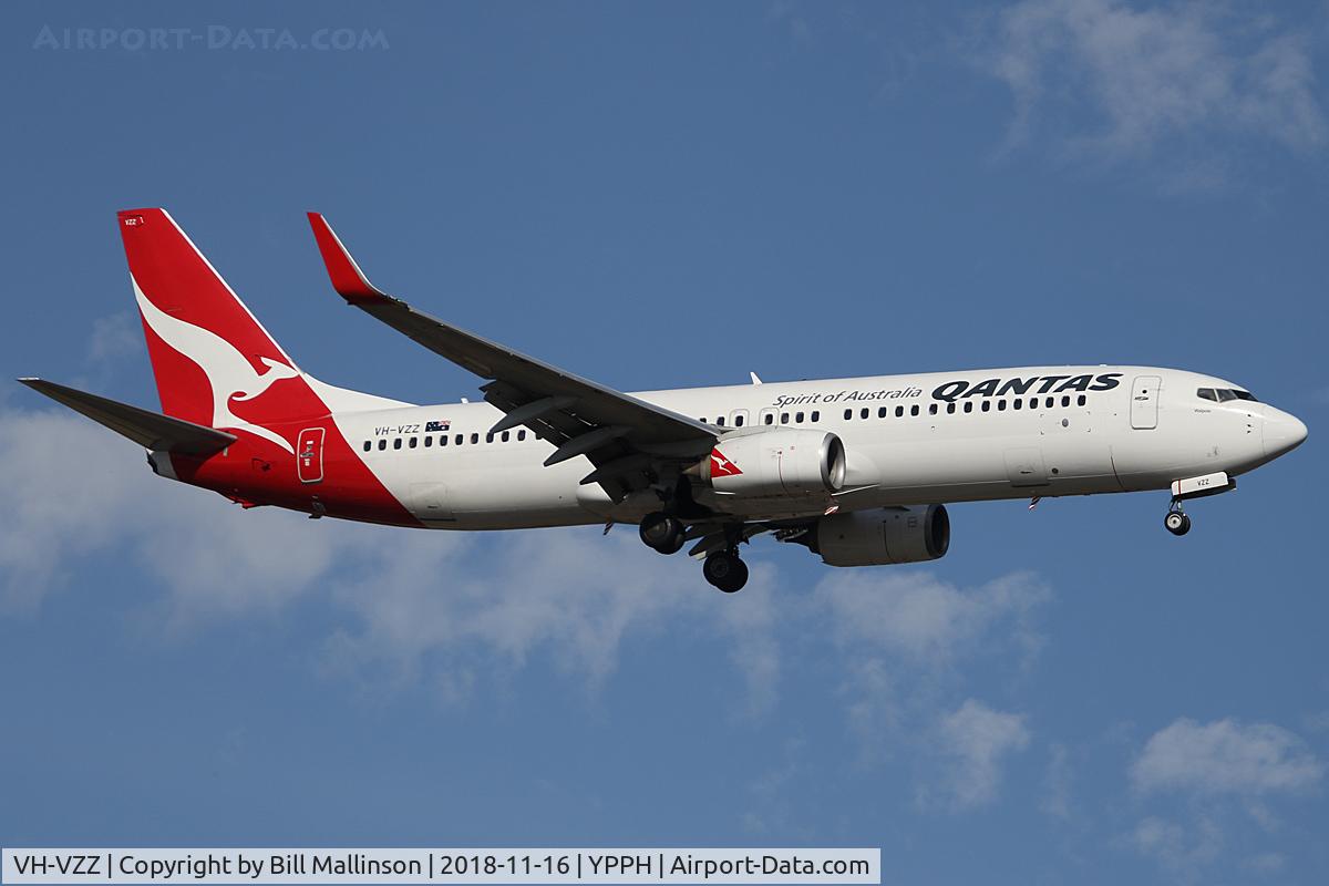 VH-VZZ, 2011 Boeing 737-838 C/N 39445, finals to 21