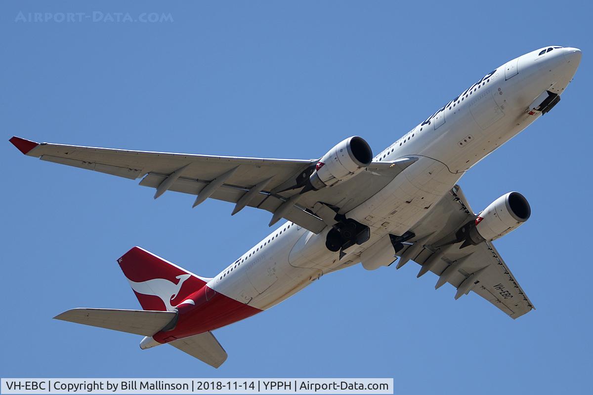 VH-EBC, 2003 Airbus A330-201 C/N 0506, off from 21