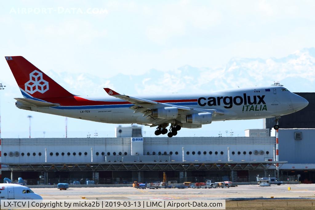 LX-TCV, 2002 Boeing 747-4R7F/SCD C/N 30401, Landing