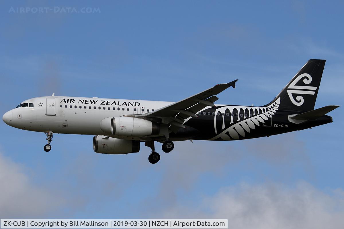 ZK-OJB, 2003 Airbus A320-232 C/N 2090, finals for Zero-two