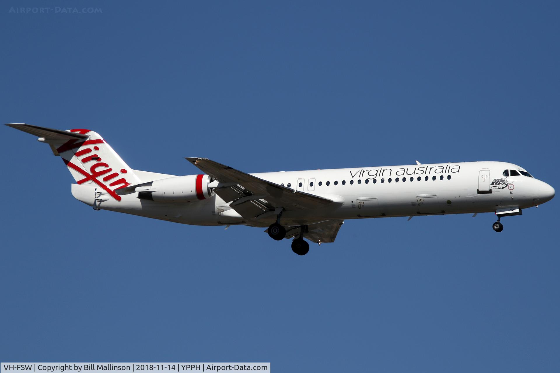 VH-FSW, 1992 Fokker 100 (F-28-0100) C/N 11391, finals