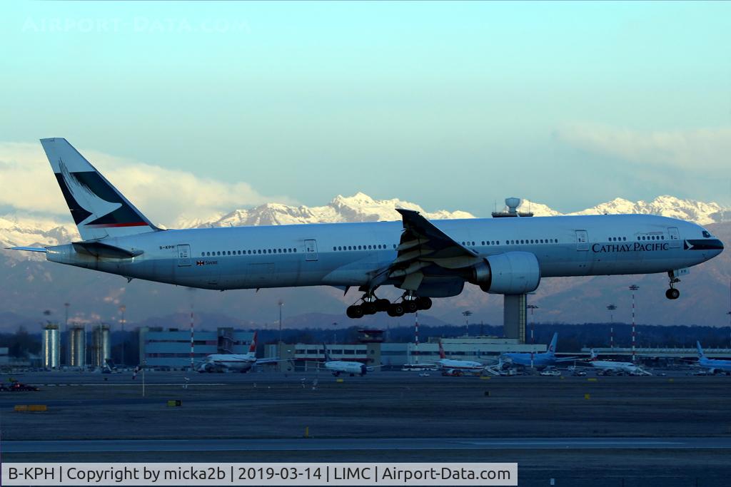 B-KPH, 2008 Boeing 777-367/ER C/N 35301, Landing