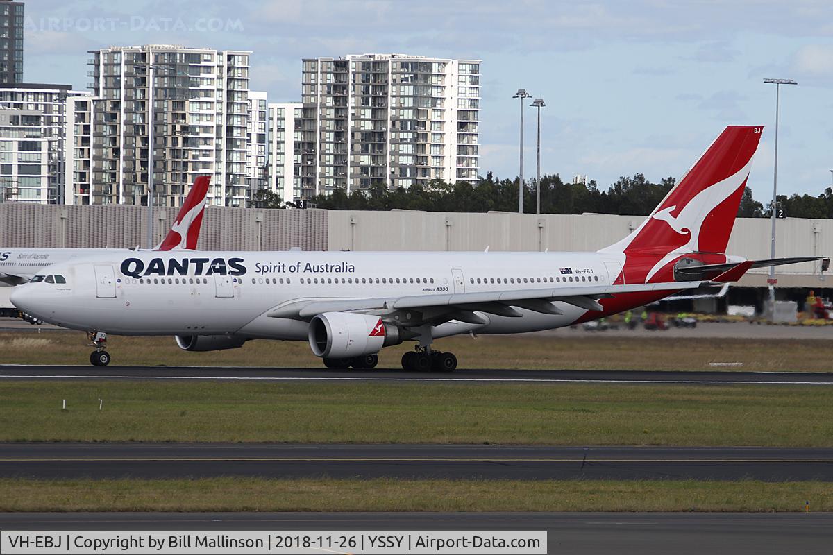 VH-EBJ, 2008 Airbus A330-202 C/N 940, onto 16R