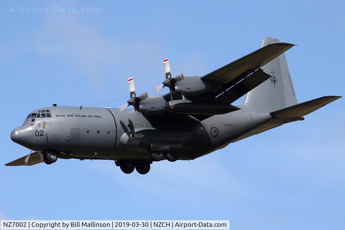 NZ7002, 1965 Lockheed C-130H Hercules C/N 382-4053, finals for zero-two