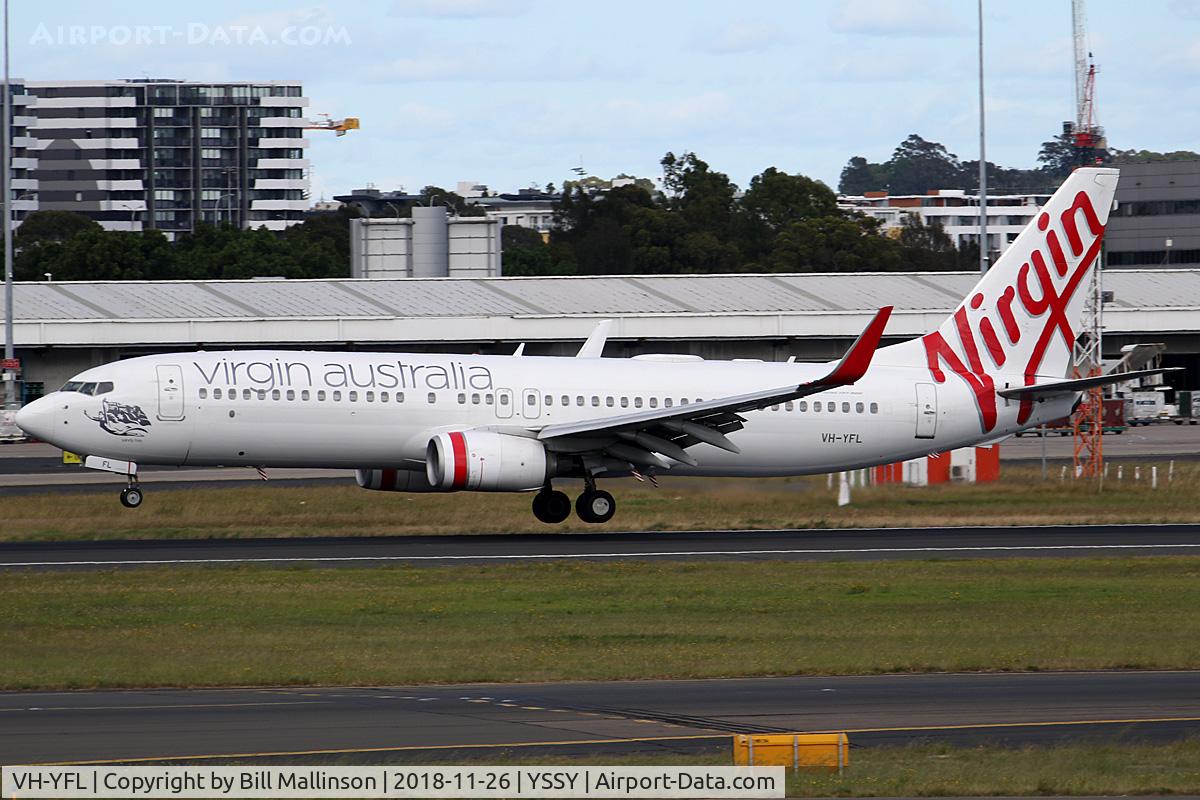 VH-YFL, 2012 Boeing 737-8FE C/N 41002, onto 16R