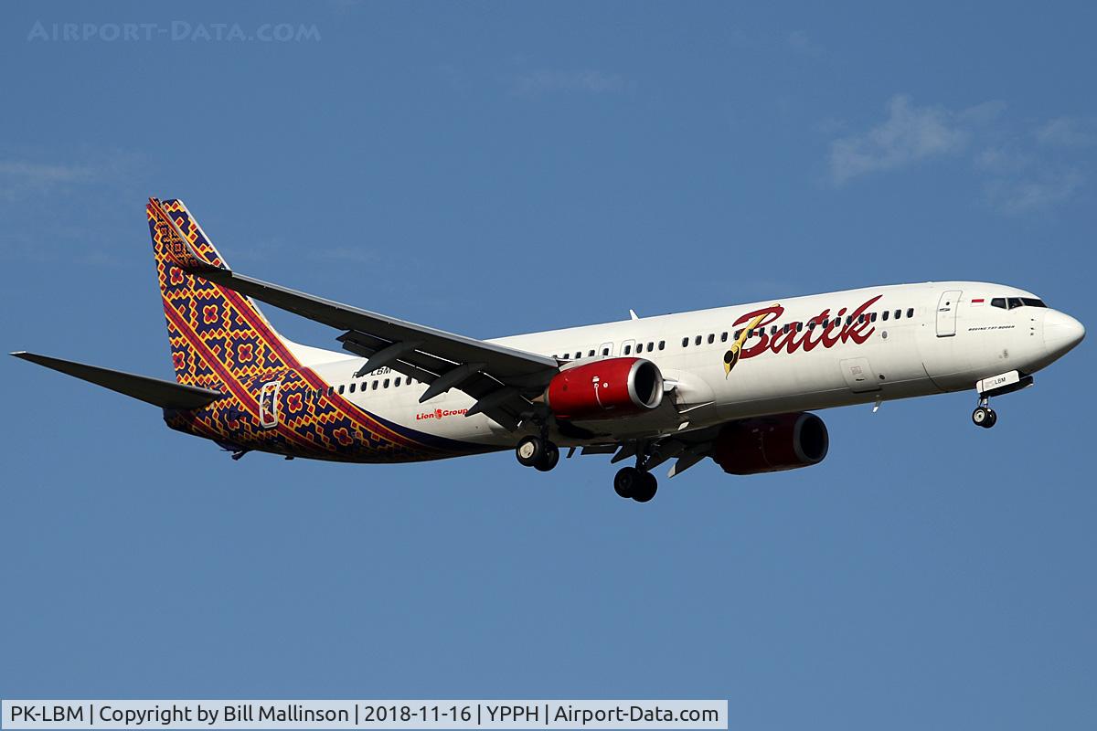 PK-LBM, 2013 Boeing 737-90GPER C/N 38689, finals to two-one