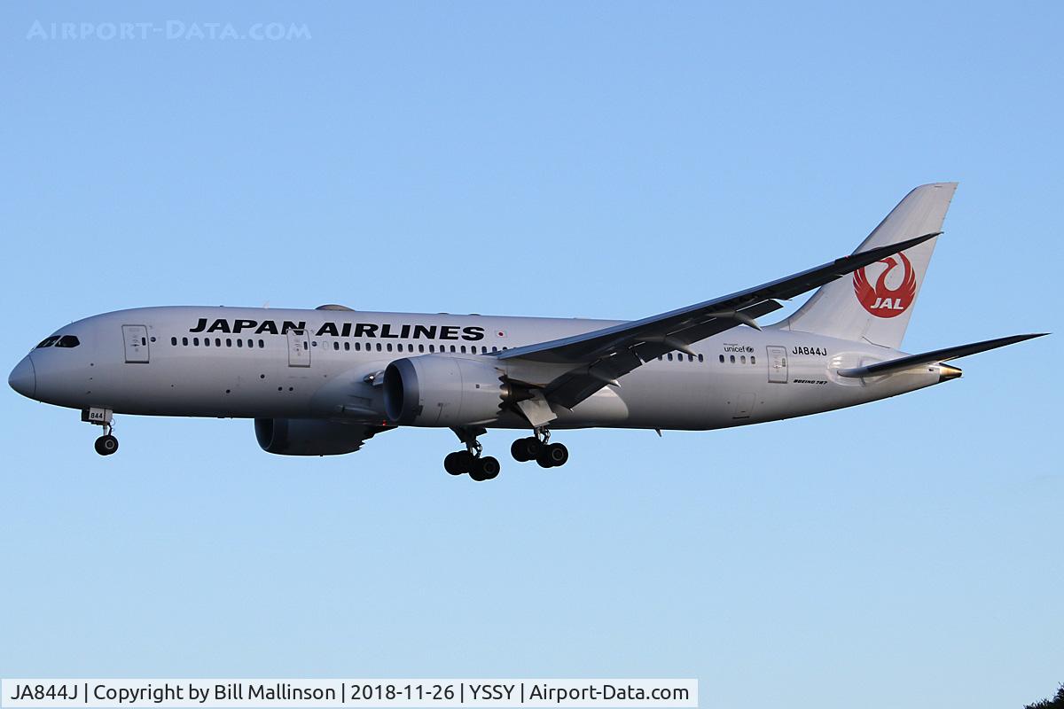 JA844J, 2016 Boeing 787-8 Dreamliner Dreamliner C/N 38136, finals to two-five