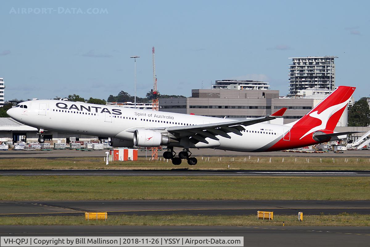 VH-QPJ, 2005 Airbus A330-303 C/N 712, ready for 16R