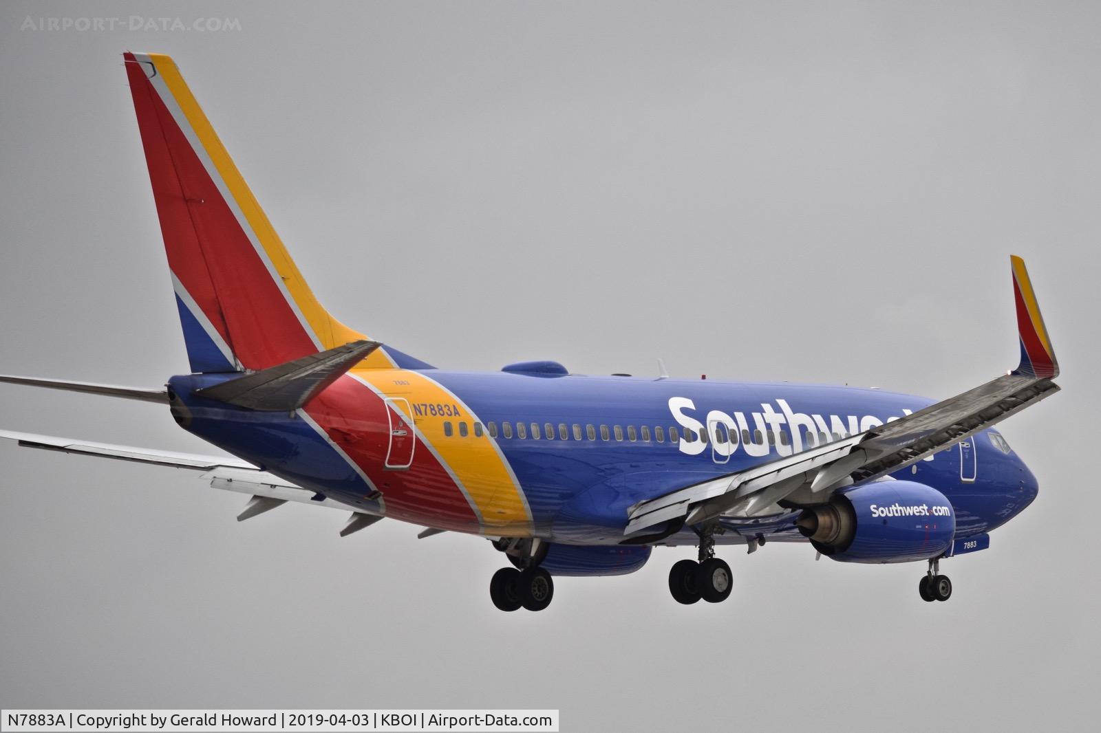 N7883A, 2001 Boeing 737-76Q C/N 30277, Landing RWY 10R.