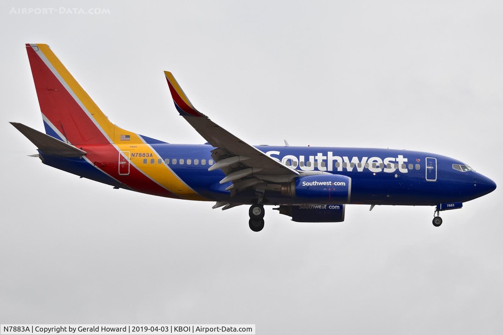 N7883A, Boeing 737-76Q C/N 30277, Landing RWY 10R.