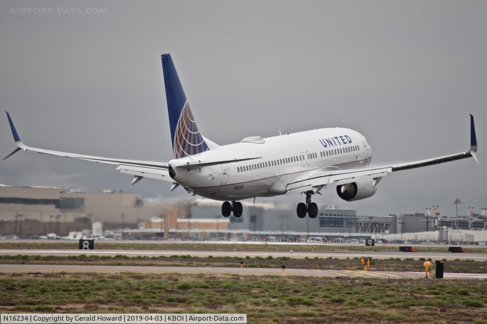 N16234, 1999 Boeing 737-824 C/N 28946, Landing RWY 10R.