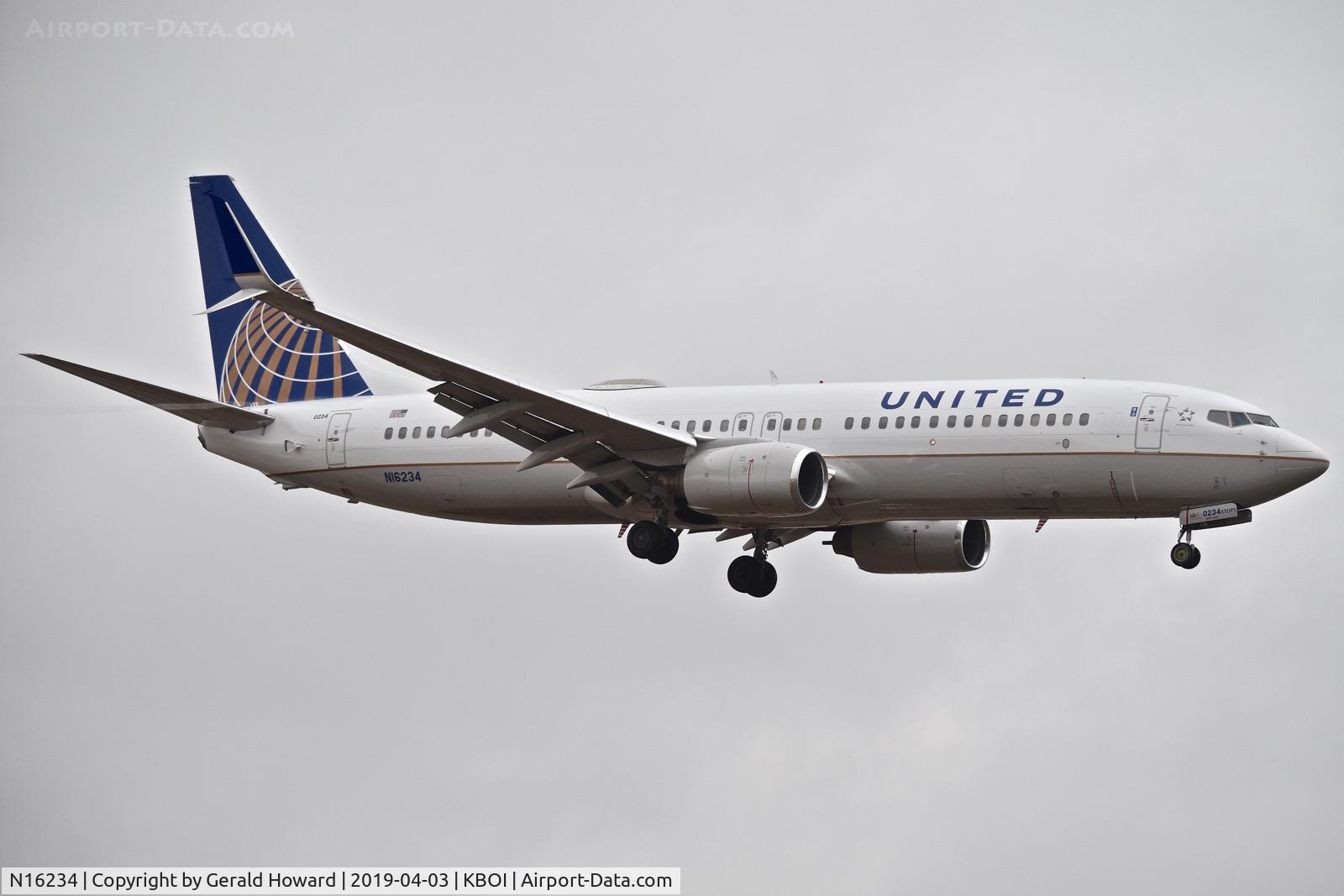 N16234, 1999 Boeing 737-824 C/N 28946, Landing RWY 10R.