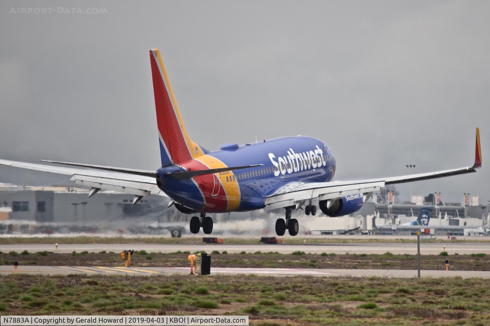 N7883A, Boeing 737-76Q C/N 30277, Landing RWY 10R.