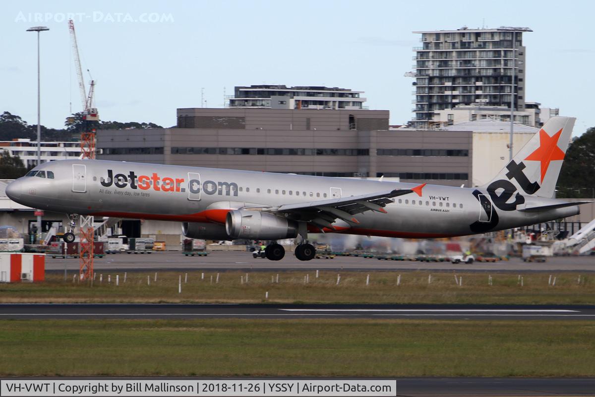 VH-VWT, Airbus A321-231 C/N 3717, in for 16R
