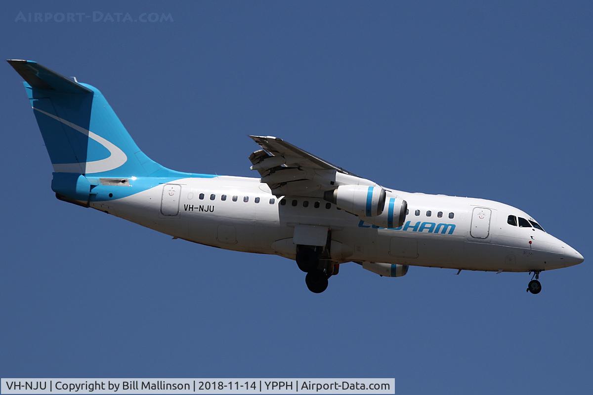 VH-NJU, 1996 British Aerospace Avro 146-RJ85 C/N E.2287, finals to zero-three