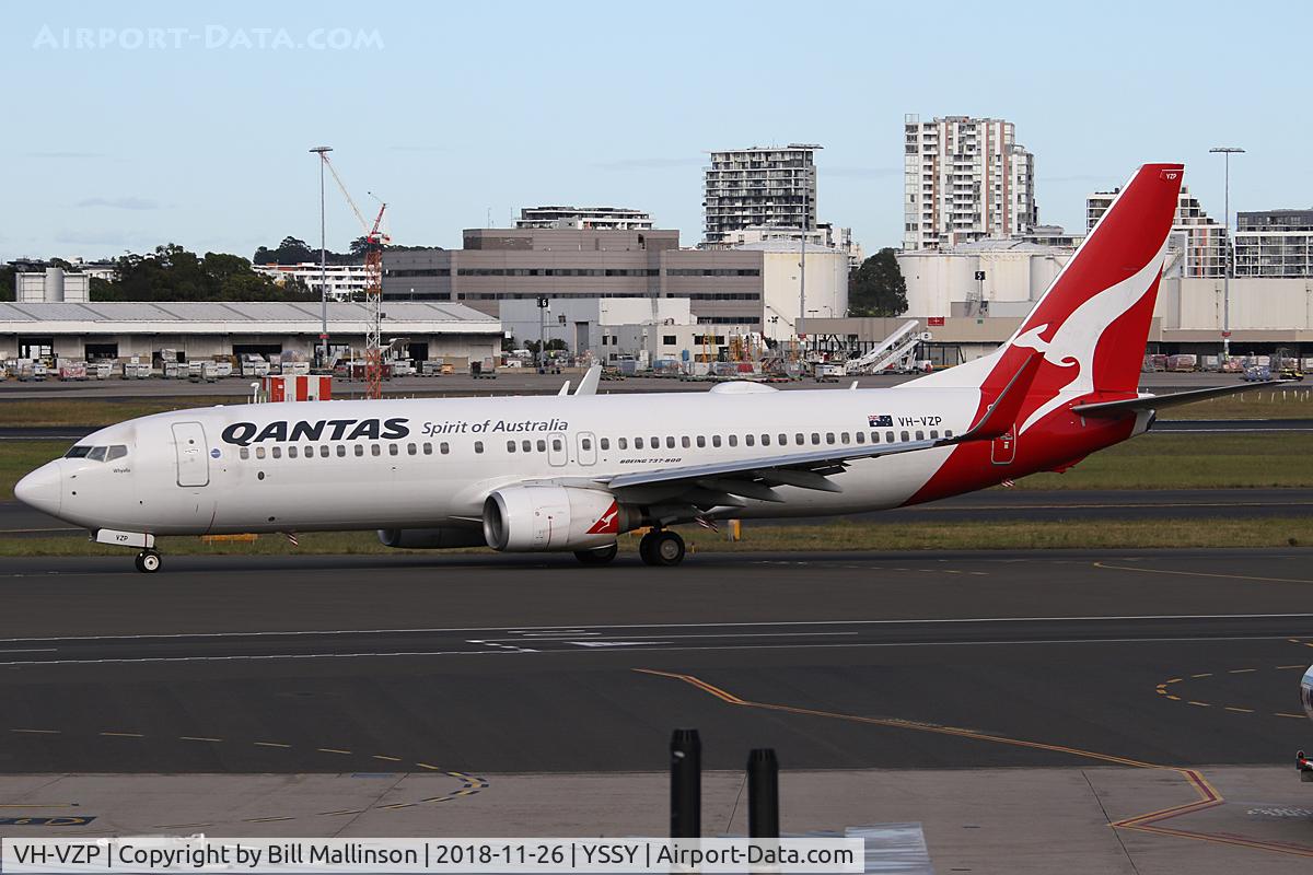 VH-VZP, 2011 Boeing 737-838 C/N 39362, taxiing