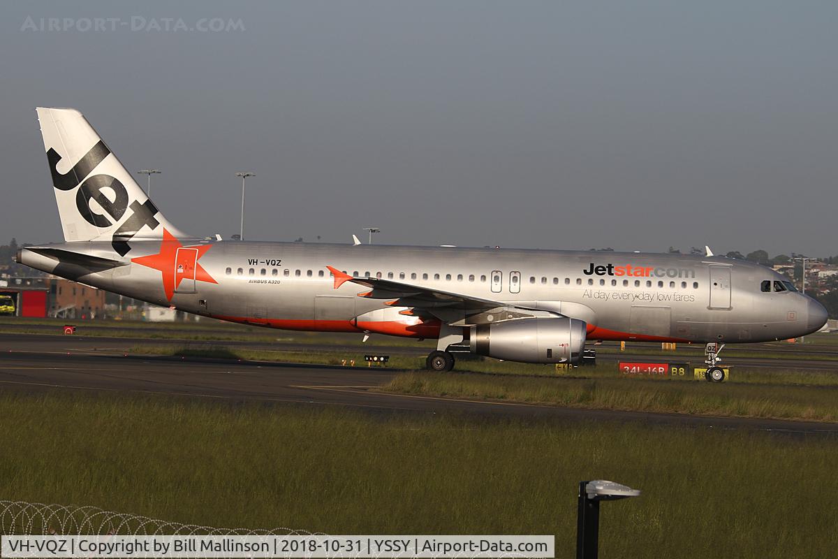 VH-VQZ, 2004 Airbus A320-232 C/N 2292, taxiing