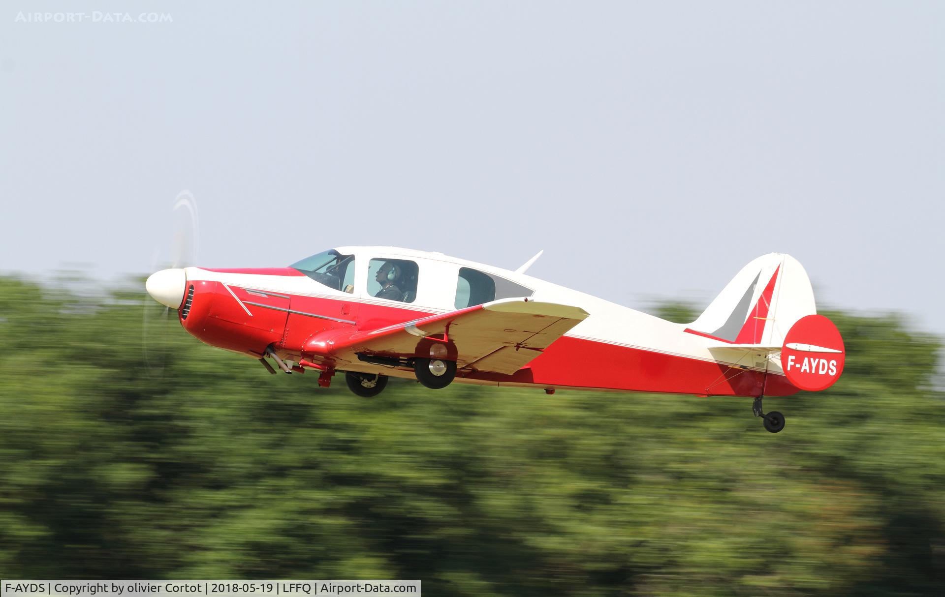 F-AYDS, 1950 Bellanca 14-19 Cruisair Senior C/N 2014, taking off during the ferte Alais 2018 airshow