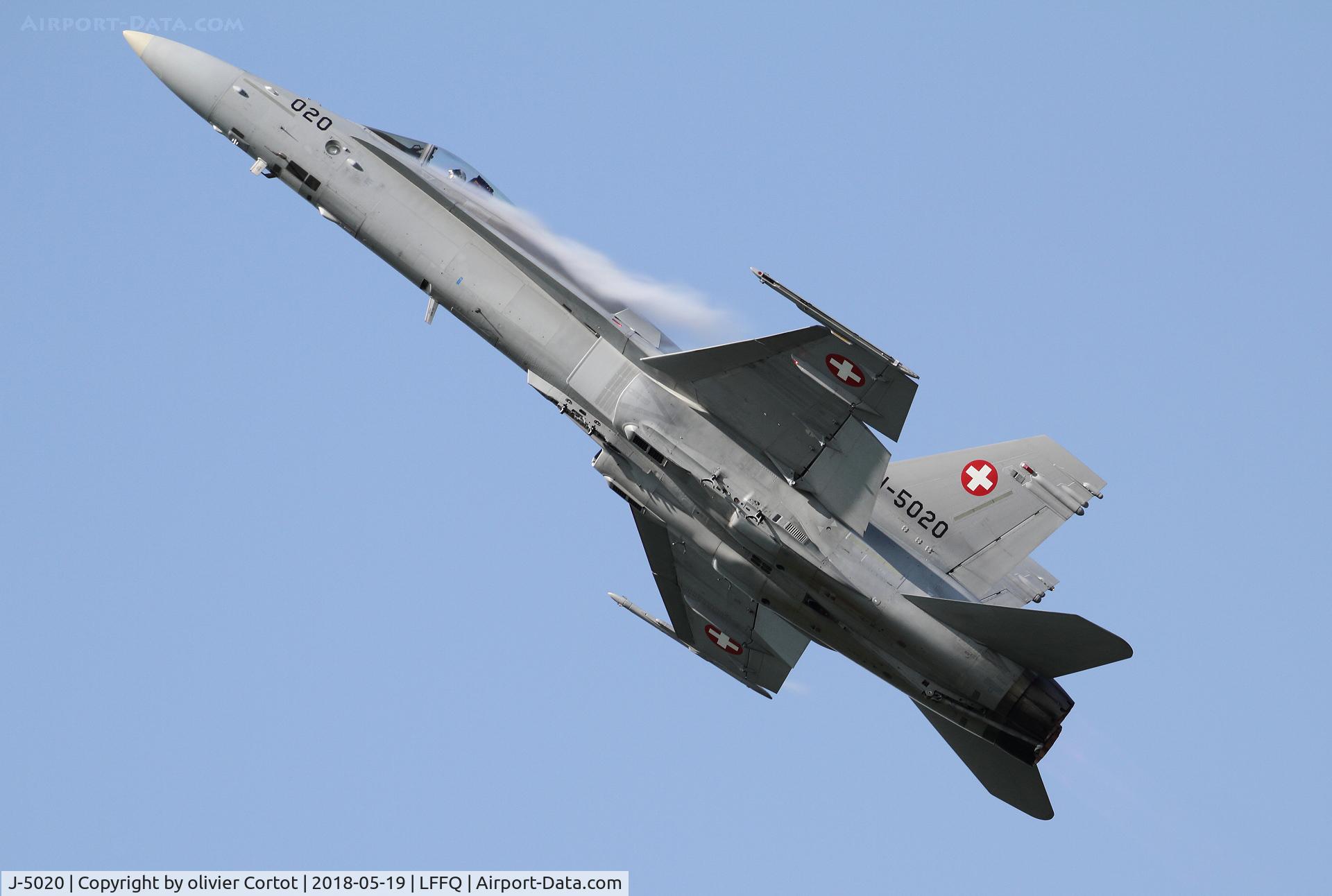 J-5020, McDonnell Douglas F/A-18C Hornet C/N 1369/SFC020, Ferte Alais airshow