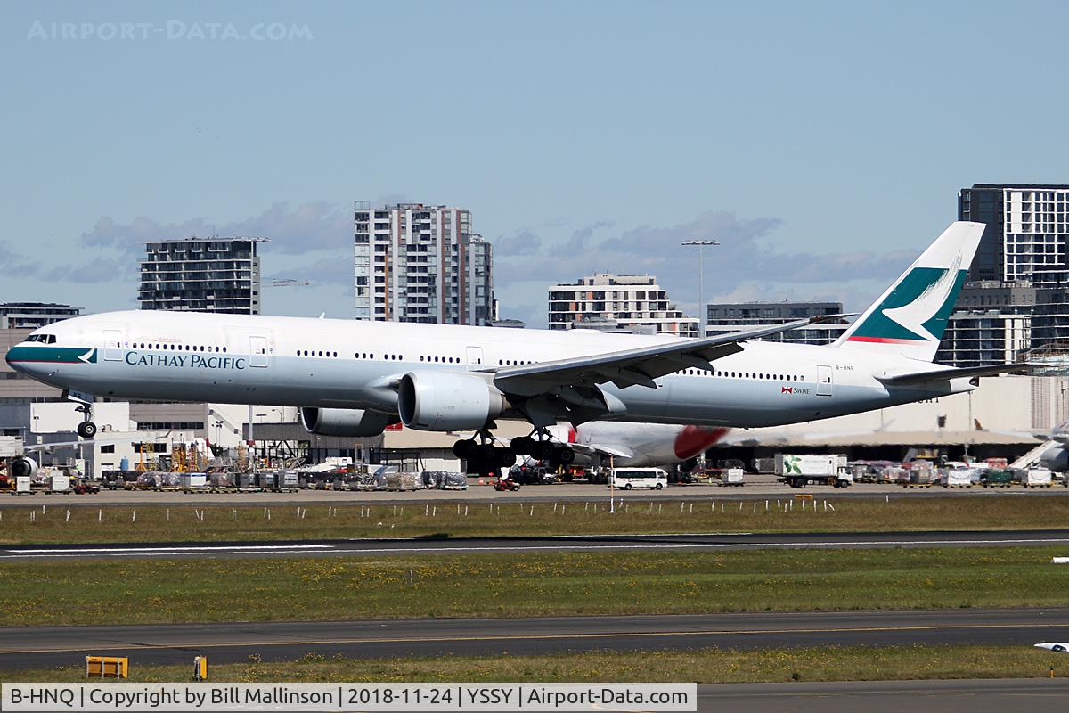 B-HNQ, 2006 Boeing 777-367 C/N 34244 / 567, onto one-six R