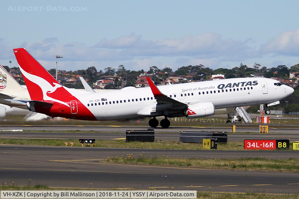 VH-XZK, 2013 Boeing 737-838 C/N 39366, off 34L