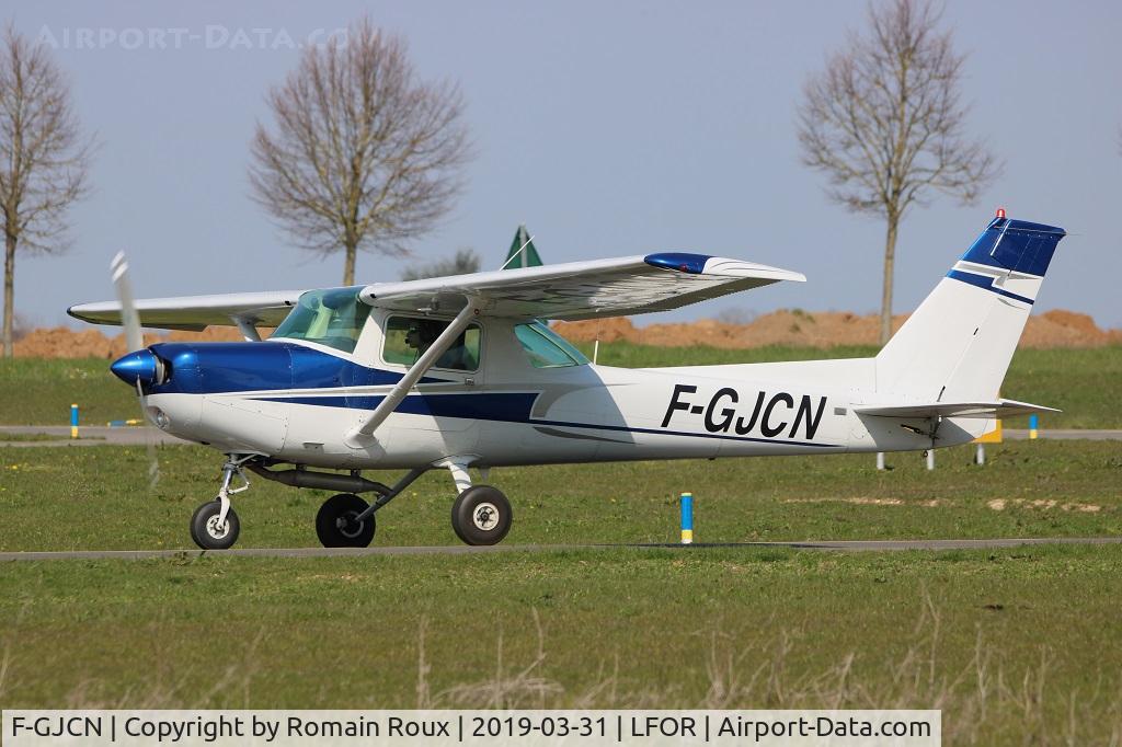 F-GJCN, 1979 Reims F152 C/N 152-83979, Taxiing