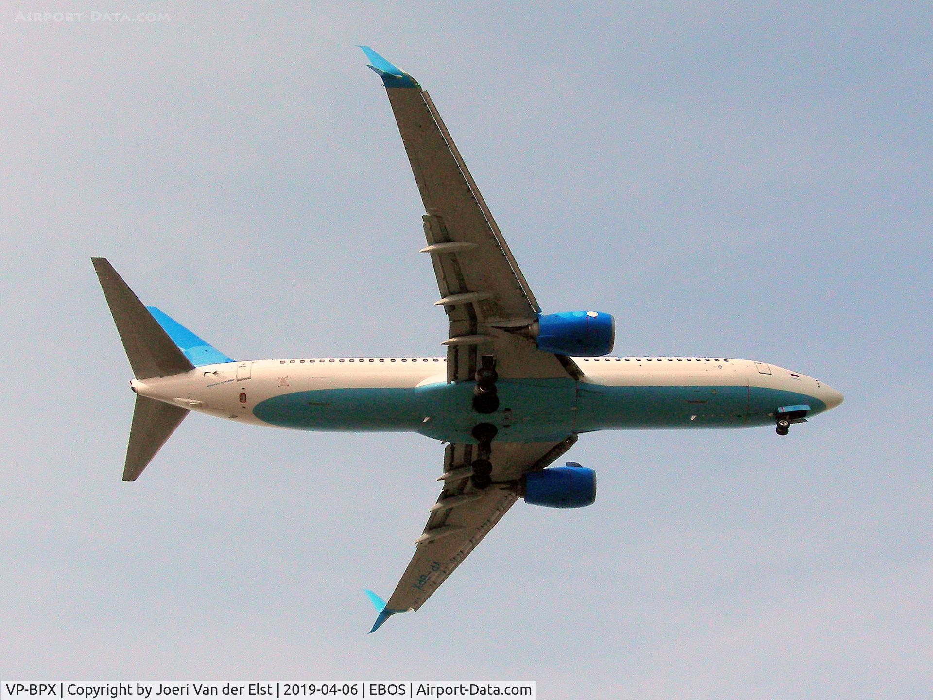 VP-BPX, 2018 Boeing 737-8AL C/N 63409, Moments before touchdown rwy08
