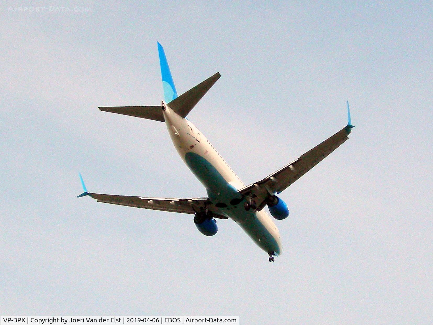 VP-BPX, 2018 Boeing 737-8AL C/N 63409, Moments before touchdown rwy08