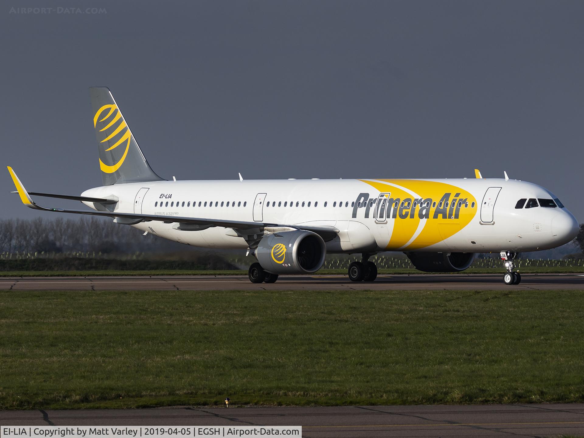 EI-LIA, 2018 Airbus A321-251N C/N 8260, Turning on the threshold of RWY 27....