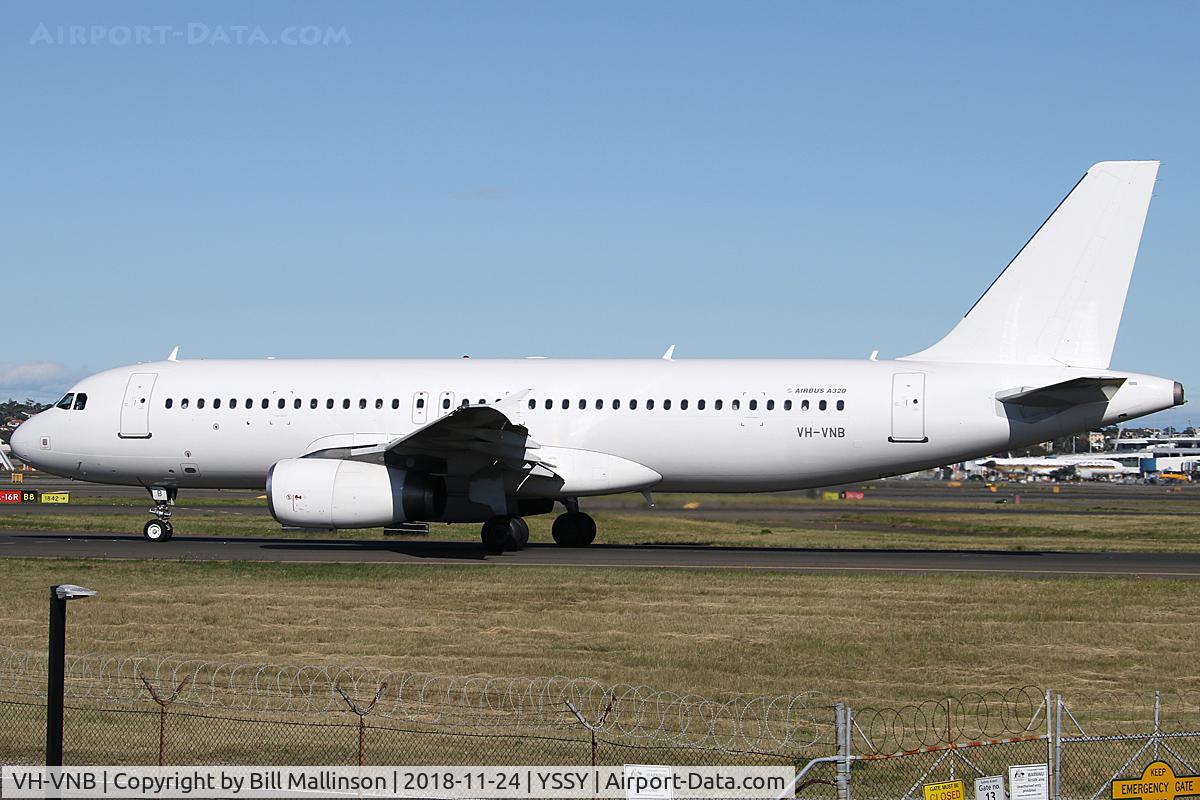 VH-VNB, 2006 Airbus A320-232 C/N 2906, taxiing to 16L
