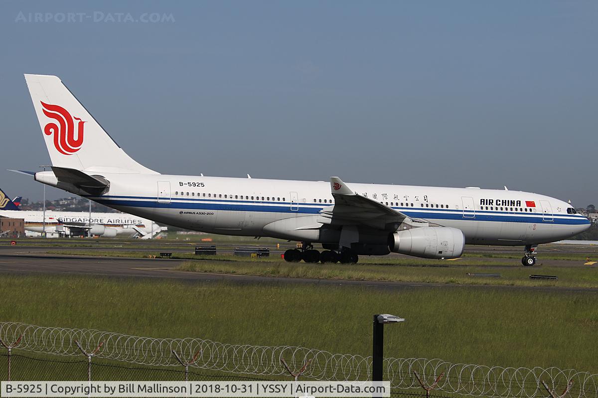 B-5925, 2013 Airbus A330-243 C/N 1434, taxi from 34L