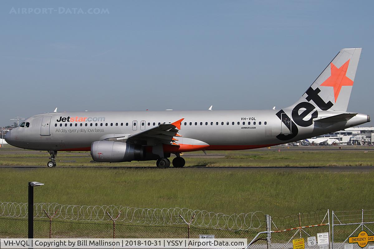 VH-VQL, 2006 Airbus A320-232 C/N 2642, taxi to 16L