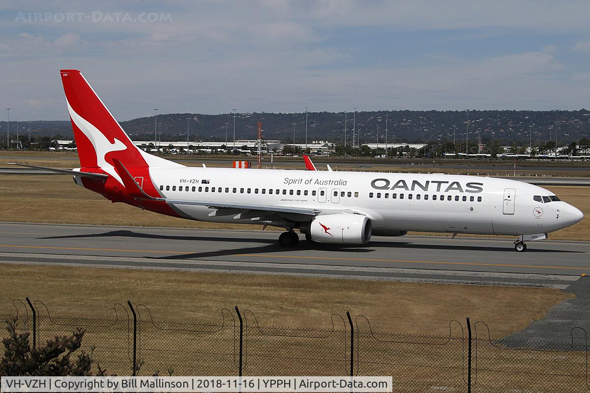 VH-VZH, 2009 Boeing 737-838 C/N 34202, finals to 21