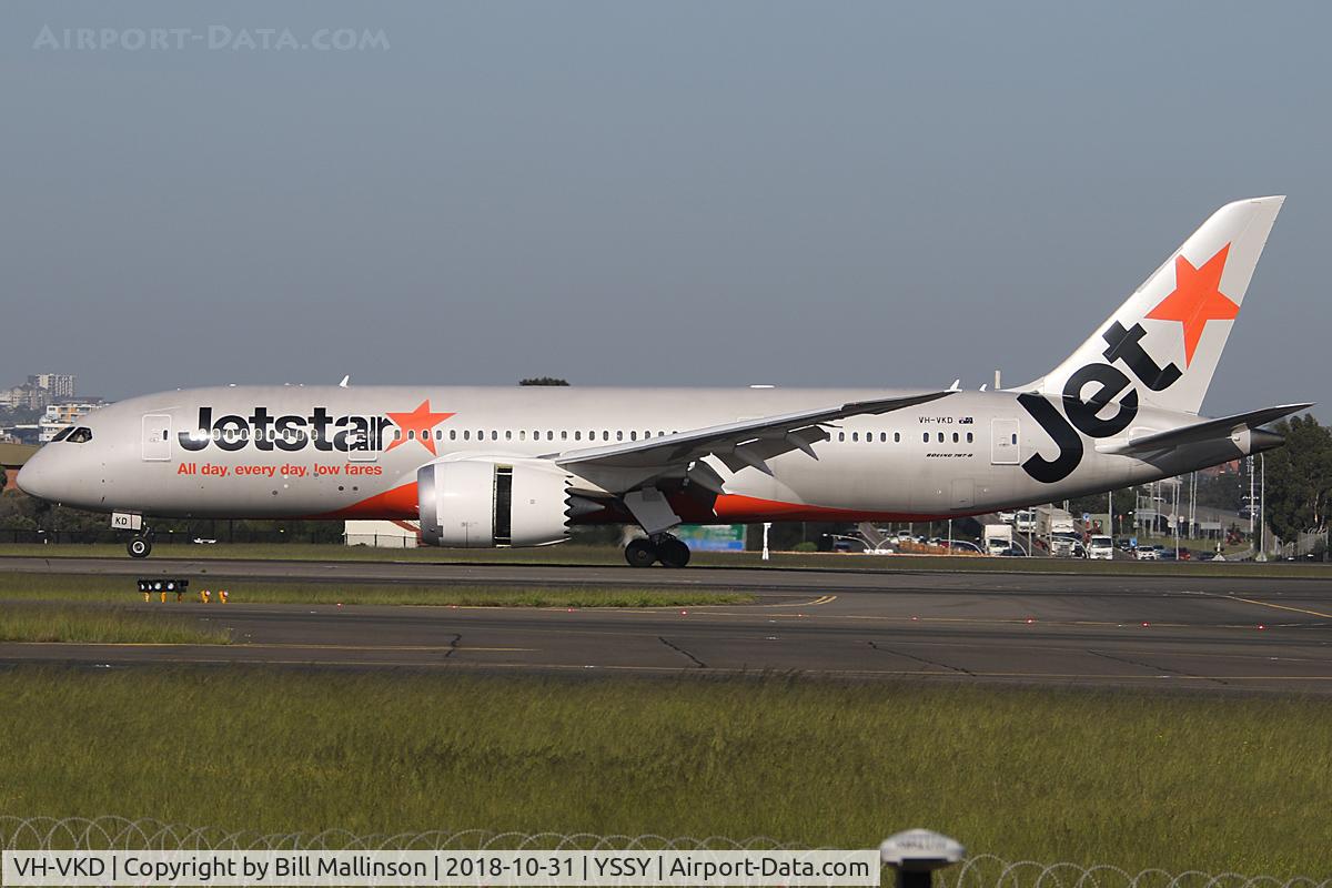 VH-VKD, 2013 Boeing 787-8 Dreamliner C/N 36229, taxiing