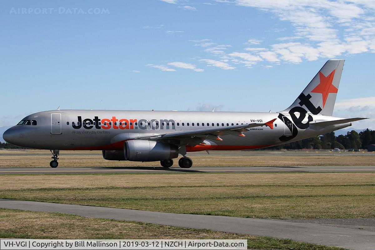 VH-VGI, 2010 Airbus A320-232 C/N 4466, taxiing