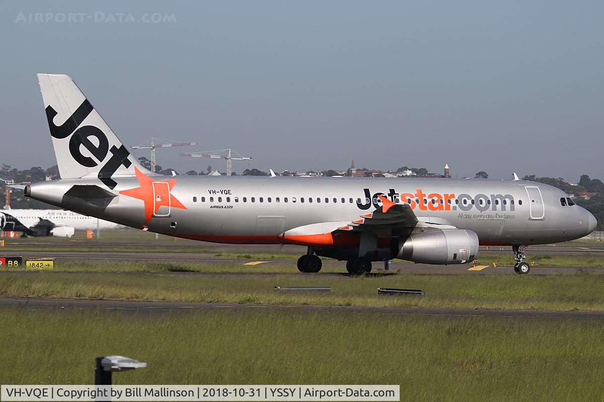 VH-VQE, 2008 Airbus A320-232 C/N 3495, taxiing
