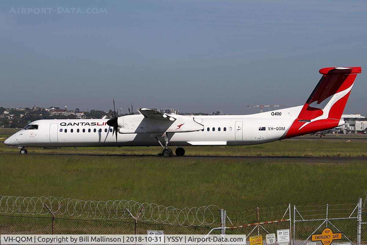 VH-QOM, 2008 De Havilland Canada DHC-8-402Q Dash 8 C/N 4217, taxi to 16L